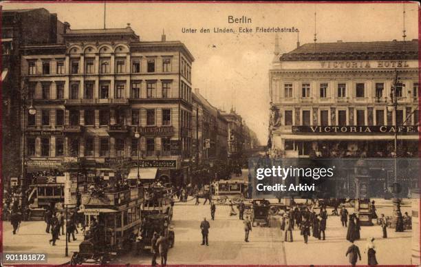 Ak Berlin Mitte, Unter den Linden, Ecke Friedrichstraße, Victoria Cafe, Geschäft