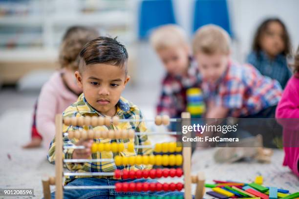 aprender a contar - abaco fotografías e imágenes de stock