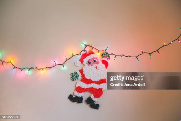 retro christmas decorations retro santa claus - string light stock pictures, royalty-free photos & images