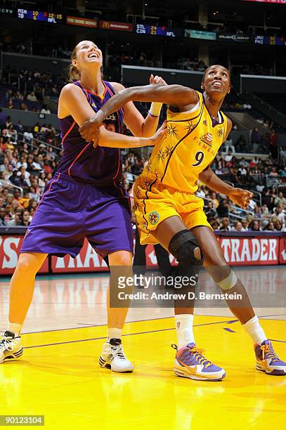 Lisa Leslie of the Los Angeles Sparks guards against Brooke Smith of the Phoenix Mercury on August 27, 2009 at Staples Center in Los Angeles,...