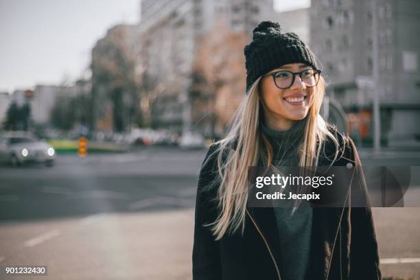 city girl  - brille stock-fotos und bilder