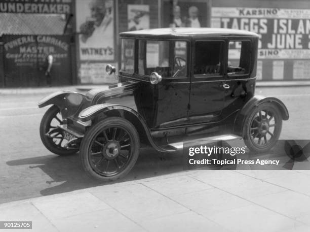 An Anwell Johnson electric car at the Electrical Vehicle Parade in Kingston upon Thames, 19th June 1915.