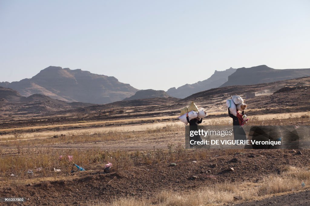 Yemenis Grapple with War, Disease and Blockade