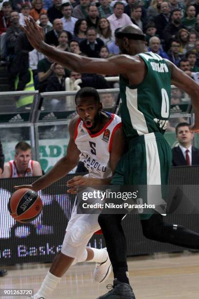 Derrick Brown, #5 of Anadolu Efes Istanbul competes with Chris Singleton, #0 of Panathinaikos Superfoods Athens during the 2017/2018 Turkish Airlines...