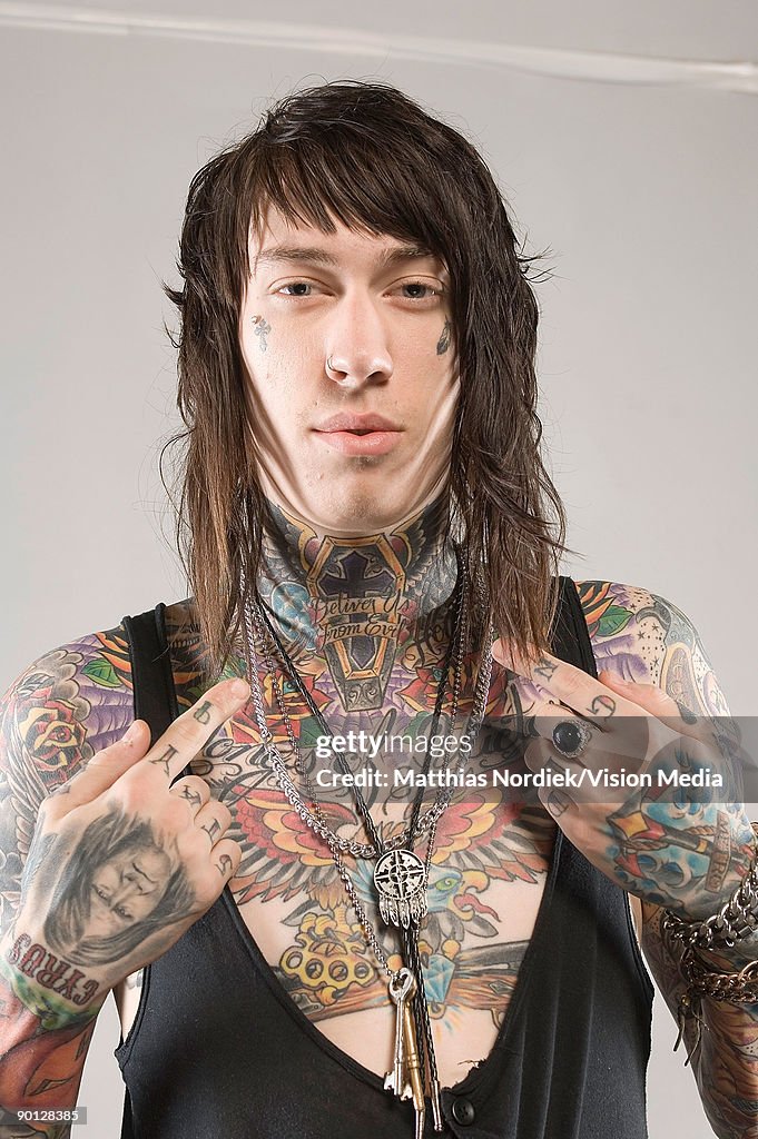 Trace Cyrus Of The Band Metro Station Shows His Tattoo During A Photo trace-cyrus-of-the-band-metro-station-shows-his-tattoo-during-a-photo