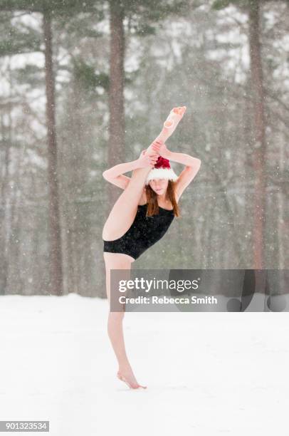 dancer in snow - barefoot snow stock pictures, royalty-free photos & images