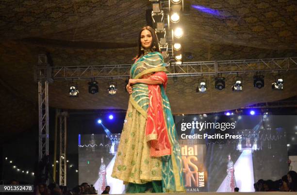Pakistani Model Ramp Pakistani Male Models Photos and Premium High Res Pictures - Getty Images