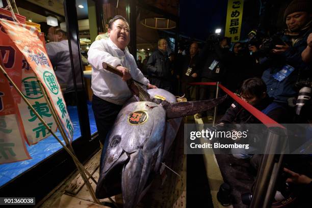 Kiyoshi Kimura, president of Kiyomura K.K., poses with a newly-purchased tuna at Sushi Zanmai restaurant in Tokyo, Japan, on Friday, Jan. 5, 2018....