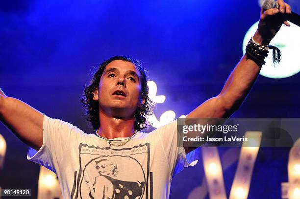 Gavin Rossdale performs at The Donate Life Concert Series at The Grove on August 26, 2009 in Los Angeles, California.