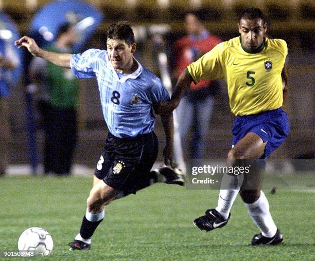 Fabian O'Neil of Uruguay fights for the ball with Emerson of Brazil, during an elimination game of World Cup 2002 in Rio de Janeiro 28 June, 2000. El...