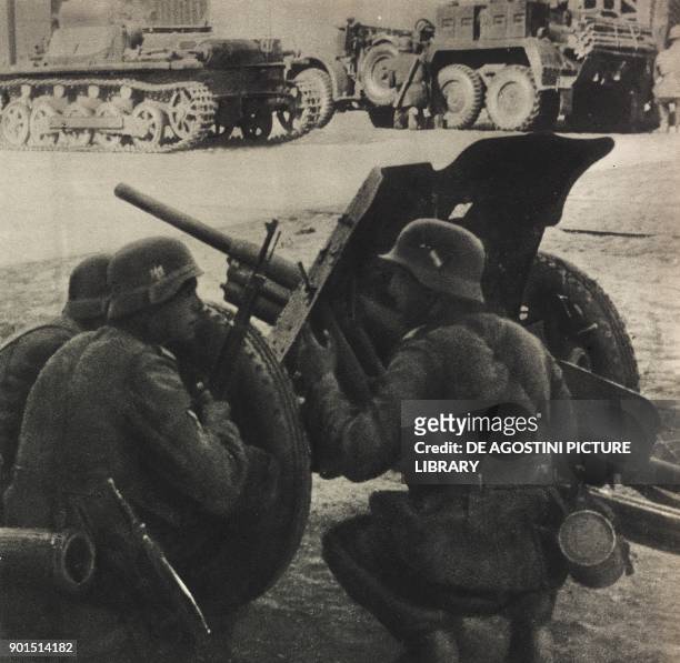 German soldiers fighting in the streets of Warsaw, Poland, World War II, from L'Illustrazione Italiana, Year LXVI, No 39, September 24, 1939.