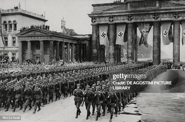 The Berlin division parading in triumph through the Brandenburg Gate, Berlin, Germany, World War II, from L'Illustrazione Italiana, Year LXVII, No...