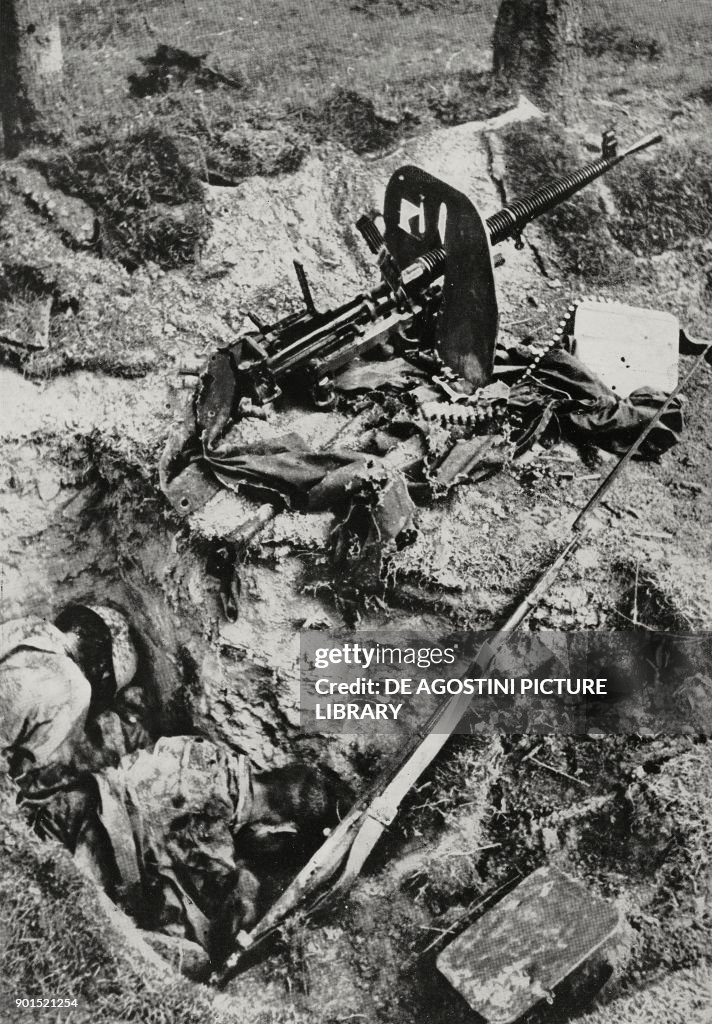 Soviet machine gunners killed