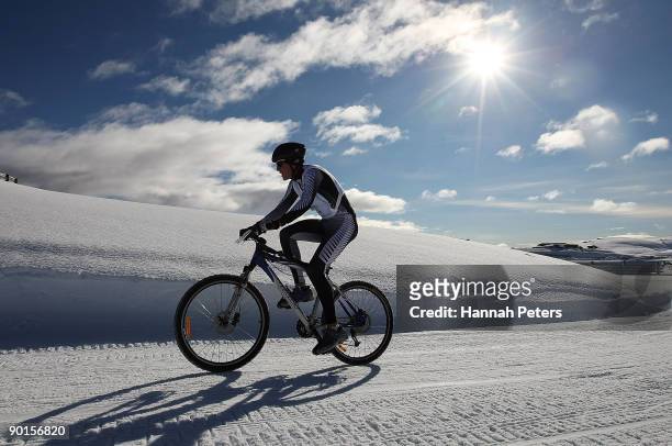 Andrew Pohl of New Zealand competes in the Winter triathlon during day eight of the Winter Games NZ at the Snow Farm on August 29, 2009 in Wanaka,...