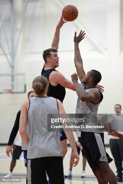 Marshall Plumlee of the Agua Caliente Clippers shoots the ball during practice at the Los Angeles Clippers Training Center on December 27, 2017 in...