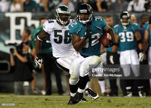 Maurice Jones-Drew of the Jacksonville Jaguars runs the ball against the Philadelphia Eagles during the preseason game at Lincoln Financial Field on...