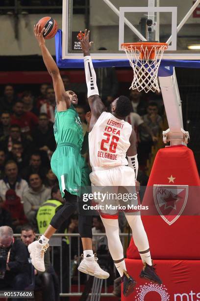 Brandon Davies, #0 of Zalgiris Kaunas competes with Mathias Lessort, #26 of Crvena Zvezda mts Belgrade during the 2017/2018 Turkish Airlines...