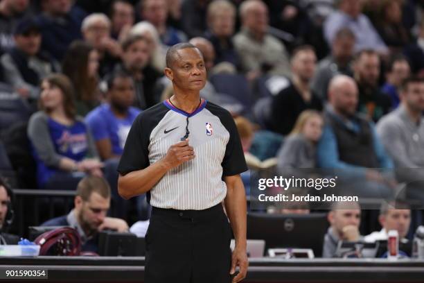 Mike Mathis Referee Michael Smith Referee Photos and Premium High Res Pictures - Getty Images