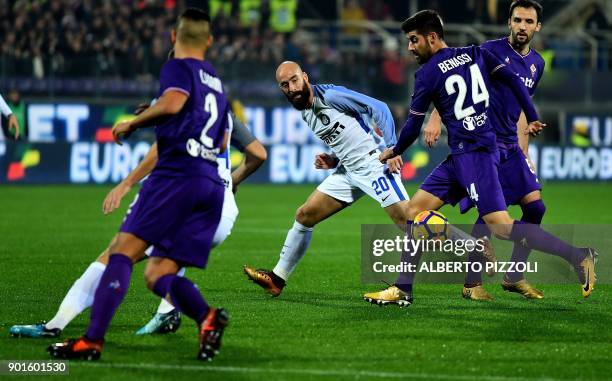 Fiorentina's Italian midfielder Marco Benassi fights for the ball with Inter Milan's Spanish midfielder Iglesias Borja Valero during the Italian...