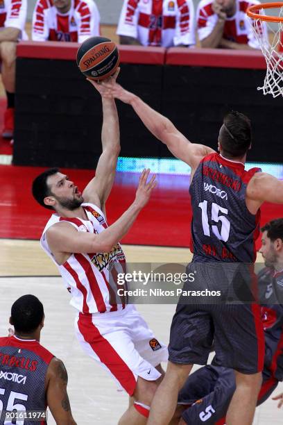 Kostas Papanikolaou, #16 of Olympiacos Piraeus in action during the 2017/2018 Turkish Airlines EuroLeague Regular Season Round 16 game between...