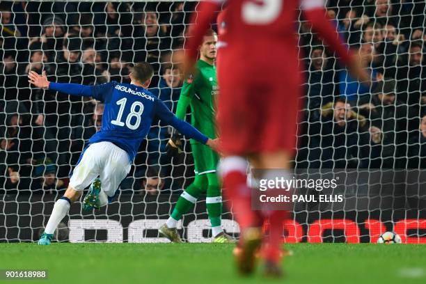 Everton's Icelandic midfielder Gylfi Sigurdsson celebrates scoring their first goal to equalise 1-1 during the English FA Cup third round football...
