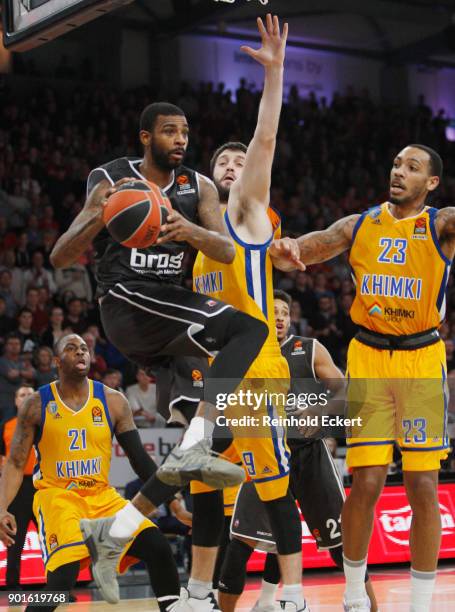 Dorell Wright, #3 of Brose Bamberg competes with Stefan Markovic, #9 of Khimki Moscow Region in action during the 2017/2018 Turkish Airlines...