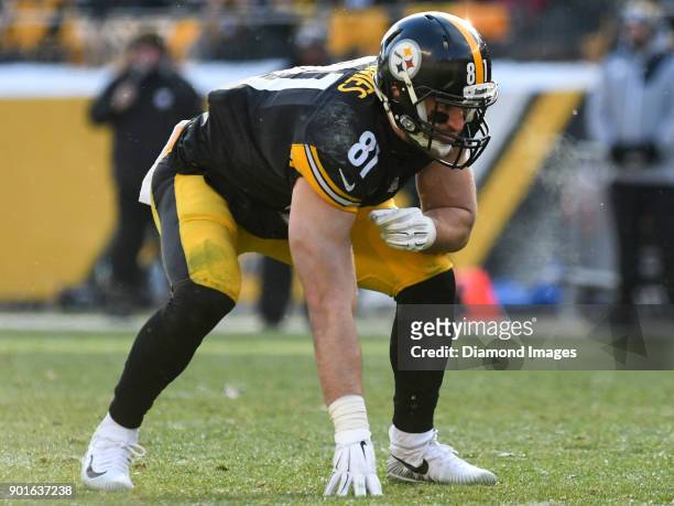 Tight end Jesse James of the Pittsburgh Steelers awaits the snap from his position in the second quarter of a game on December 31, 2017 against the...
