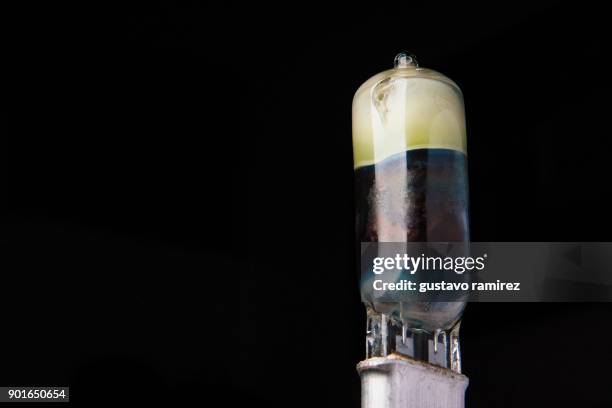 light bulb with the molten interior - glass installer stock-fotos und bilder