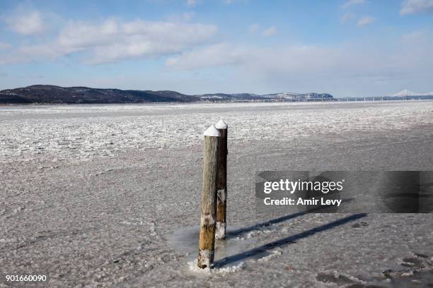 View of the frozen Hudson river on January 5, 2018 in Dobbs Ferry, New York. Extreme low tempratures and wind are expected throghout the weekend in...