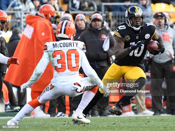 Wide receiver Martavis Bryant of the Pittsburgh Steelers carries the ball downfield in the second quarter of a game on December 31, 2017 against the...