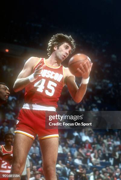 Rudy Tomjanovich of the Houston Rockets in action against the New ...