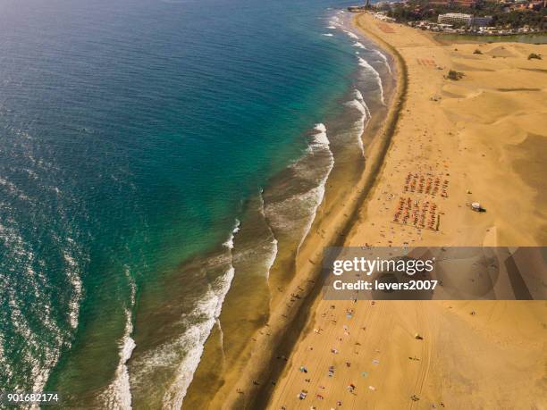 vista aérea de maspalomas, gran canaria, españa. - octocóptero fotografías e imágenes de stock