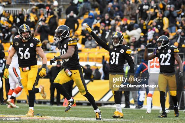 Safety Sean Davis of the Pittsburgh Steelers celebrates intercepting a pass in the fourth quarter of a game on December 31, 2017 against the...