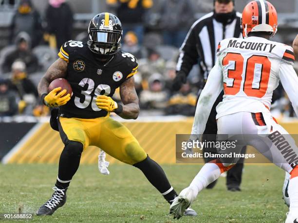 Running back Stevan Ridley of the Pittsburgh Steelers carries the ball downfield in the fourth quarter of a game on December 31, 2017 against the...