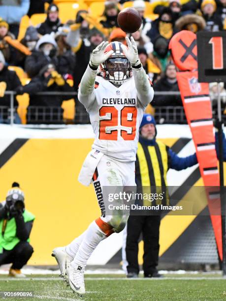 Running back Duke Johnson Jr. #29 of the Cleveland Browns catches a pass in the fourth quarter of a game on December 31, 2017 against the Pittsburgh...