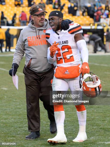 Defensive coordinator Gregg Williams and safety Jabrill Peppers of the Cleveland Browns converse as they walk off the field after a game on December...