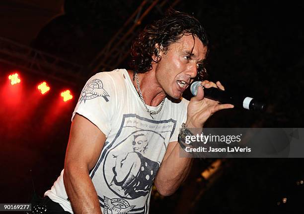 Gavin Rossdale performs at The Donate Life Concert Series at The Grove on August 26, 2009 in Los Angeles, California.