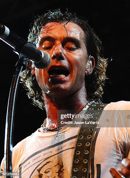 Gavin Rossdale performs at The Donate Life Concert Series at The Grove on August 26, 2009 in Los Angeles, California.