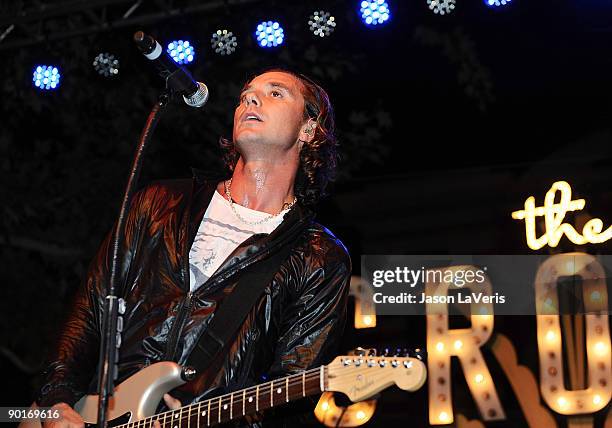 Gavin Rossdale performs at The Donate Life Concert Series at The Grove on August 26, 2009 in Los Angeles, California.