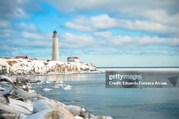 white landscapes - cap-des-rosiers lighthouse inside the forillon national park - forillon national park fotografías e imágenes de stock