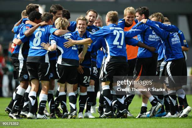 The Bielefeld team celebrates winning the Second Bundesliga match between SpVgg Greuther Fuerth and Arminia Bielefeld at Playmobil Stadium on August...