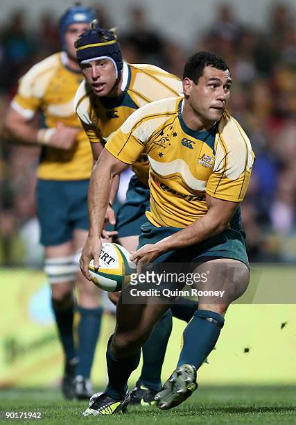George Smith of the Wallabies looks to pass the ball during the 2009 Tri Nations series match between the Australian Wallabies and the South African...