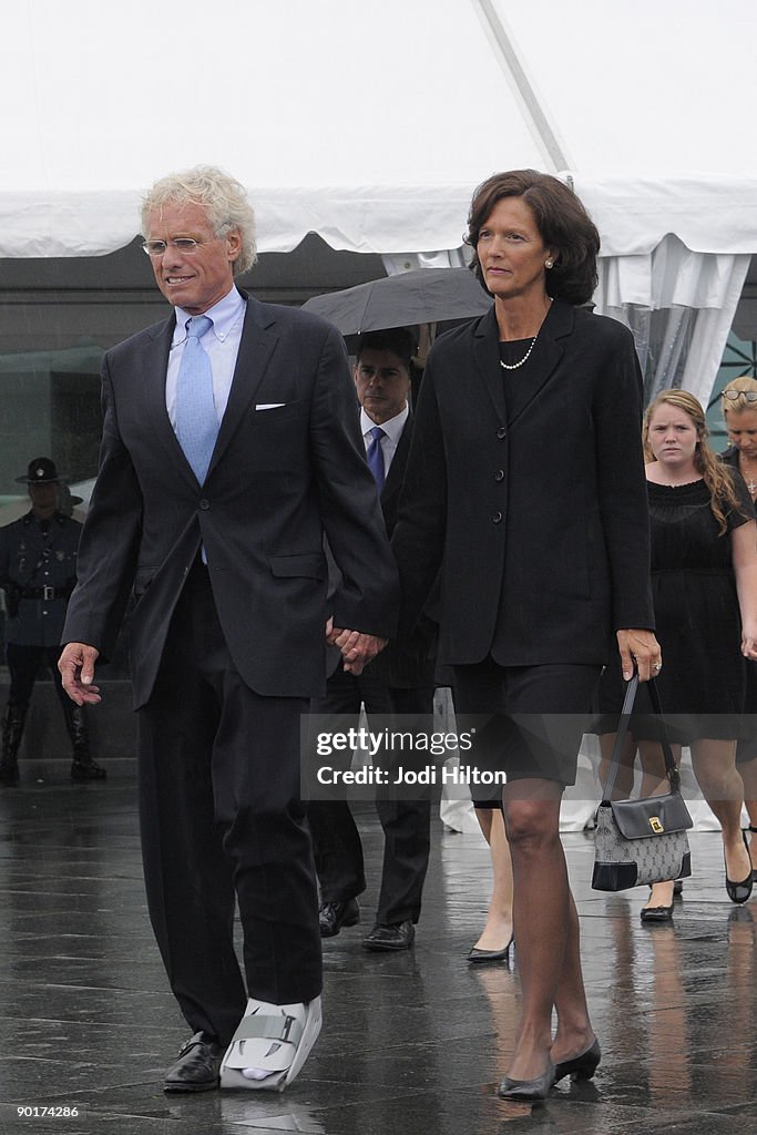 Dignitaries, President, Family Attend Funeral Mass For Ted Kennedy