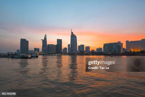 beautiful sunset in ho chi minh city, vietnam. - sentier skyline photos et images de collection