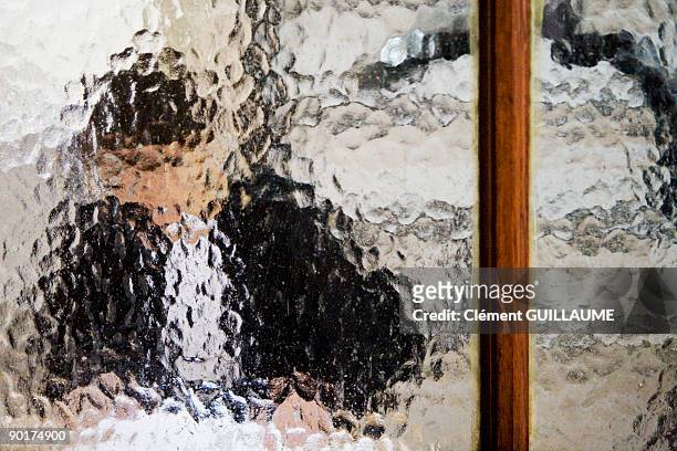 lawyer behind an opaque pane - frosted glass stockfoto's en -beelden