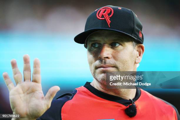 Brad Hodge of the Renegades waves to fans during the Big Bash League match between the Melbourne Stars and the Melbourne Renegades at Melbourne...