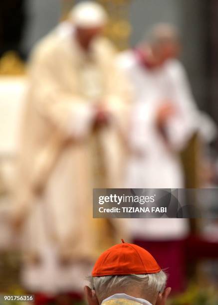 Cleric wears a zucchetto as the Pope celebrates the Epiphany Mass at St Peter's Basilica at the Vatican on January 6, 2018. / AFP PHOTO / TIZIANA FABI