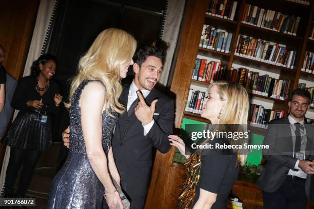 Nicole Kidman and James Franco talk to Reese Witherspoon backstage at the 2017 IFP Gotham Awards at Cipriani Wall Street on November 27, 2017 in New...