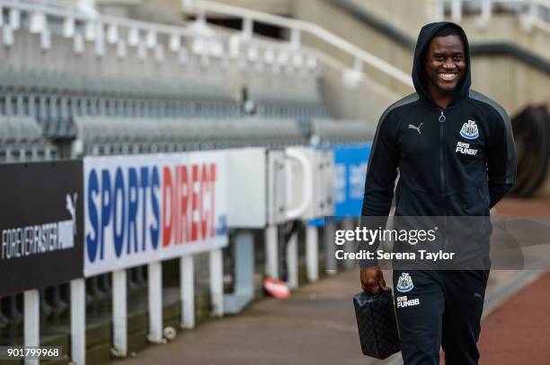 Henri Saivet of Newcastle United arrives for the Emirates FA Cup Third Round between Newcastle United and Luton Town at St.James' Park on January 6...