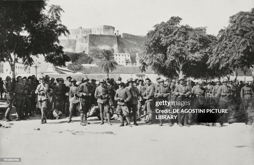 Italian troops on Corfu pier